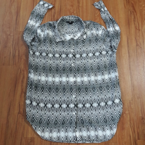 Not Such a Mystery Bundle Box Lot of 6 Womens Tops - Picture 4 of 8